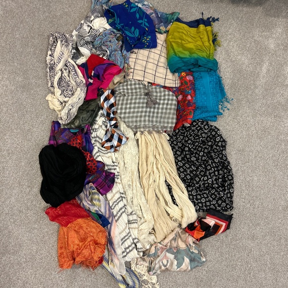 25 scarves! - Picture 1 of 4